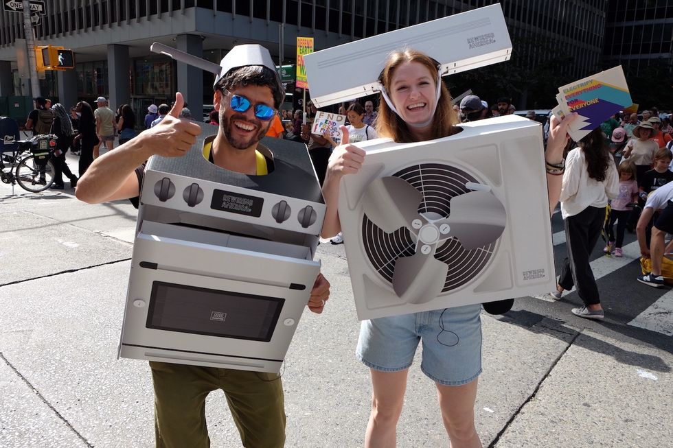 Protesters as stoves and heat pumps
