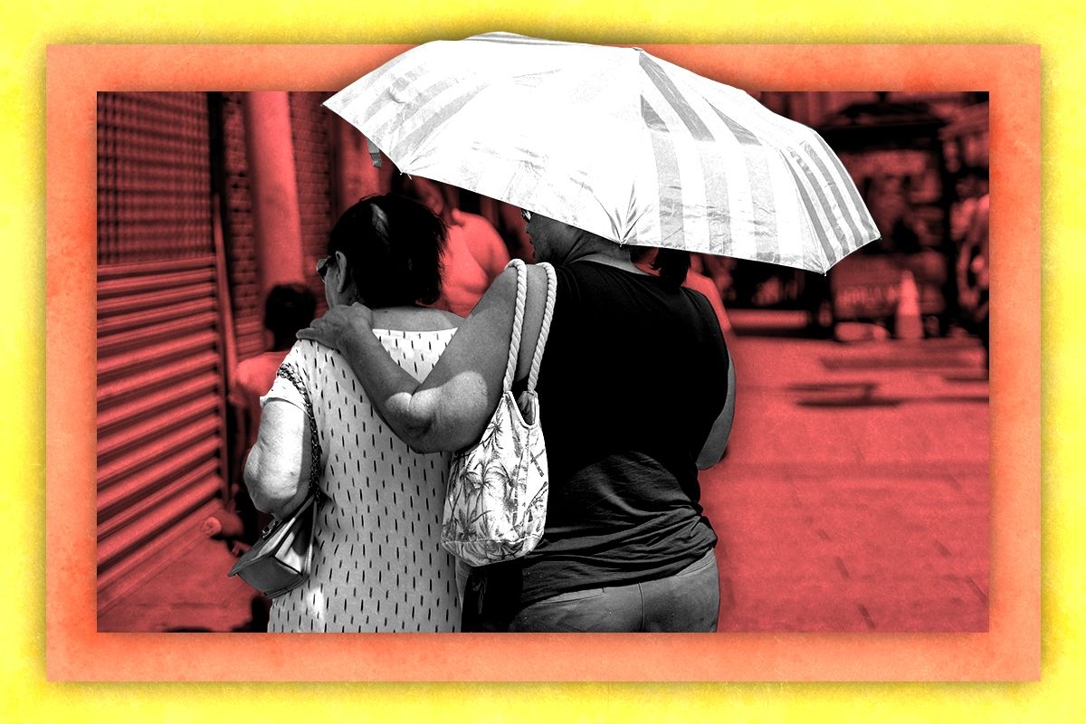 People staying cool.