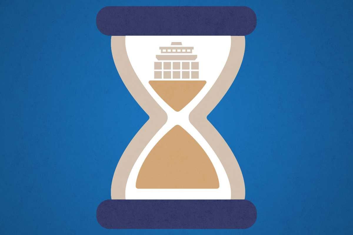 An hourglass and a boat.