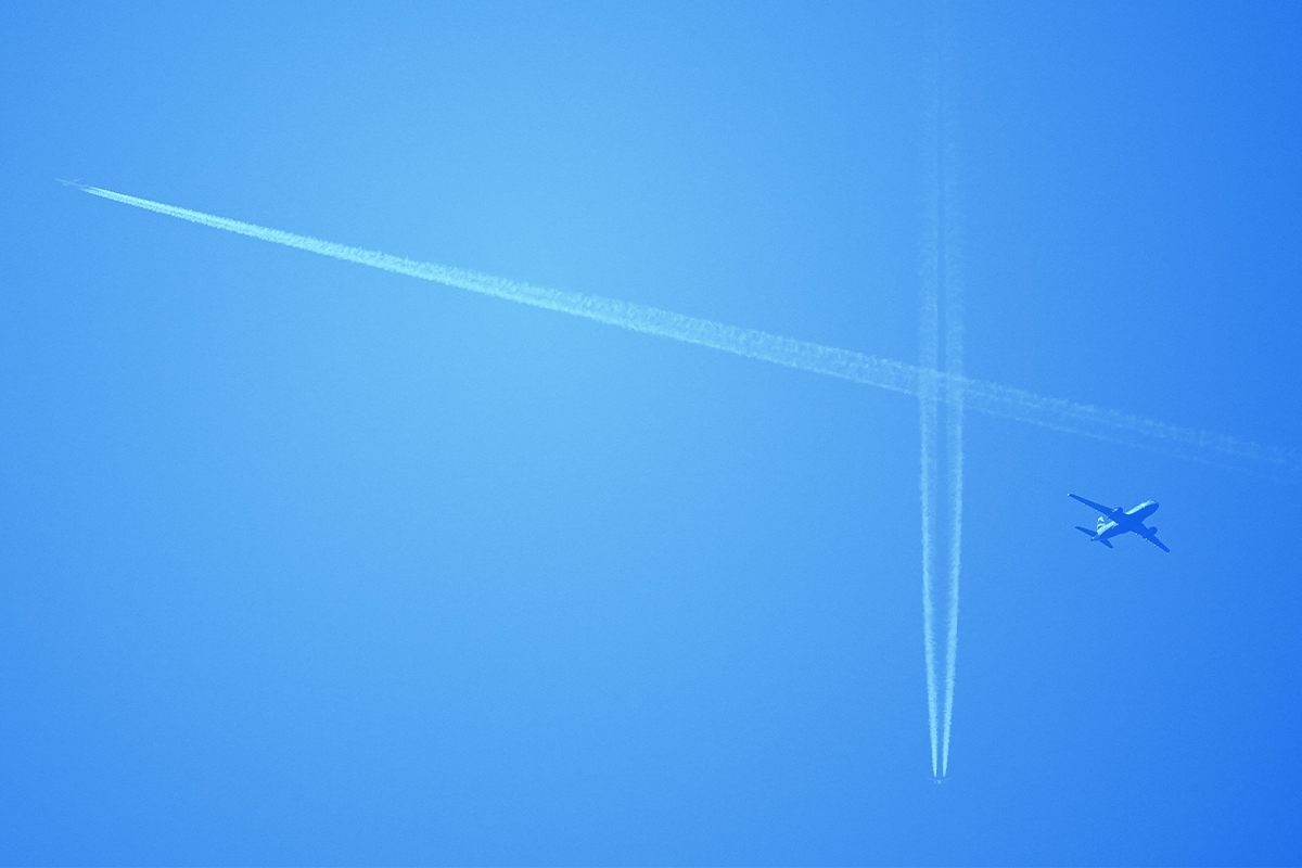 Contrails.