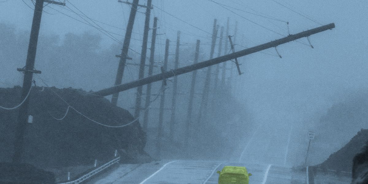 In Hawaii, a Rare Tropical Storm Leaves 200,000 Without Power