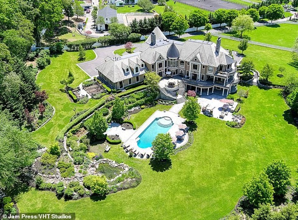 Wolf of Wall Street mansion.